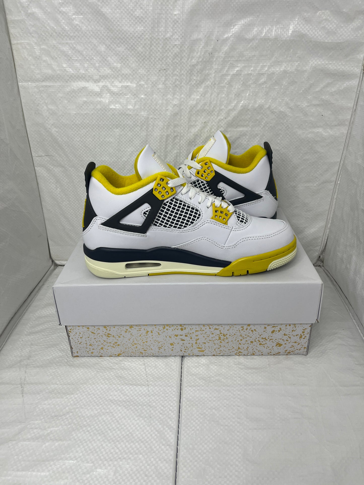 Jordan 4 Retro OG ‘Sulfur' 2025