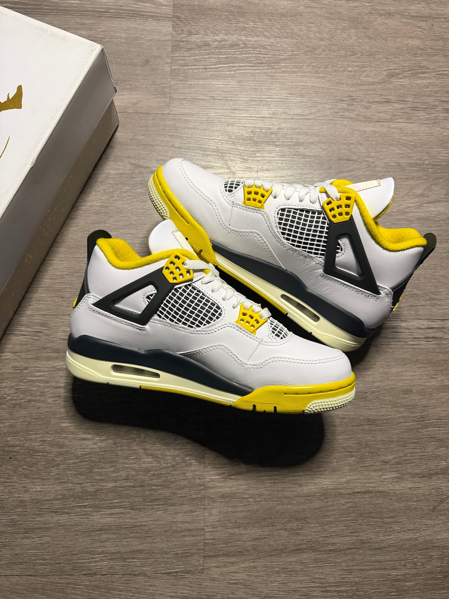 JORDAN 4 RETRO 'VIVID SULFUR'